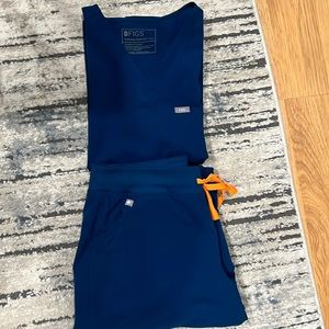 Figs Catarina Scrub Top and Zamora Bottoms in Caribbean Blue w/ Orange string MP